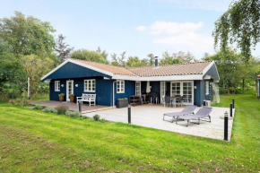 Beautiful 10-Person Holiday Home With Spa Bath, Ebeltoft